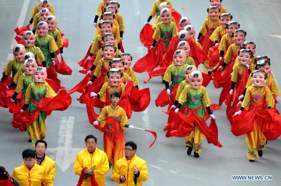 Yangge dancers perform during a Lantern Festival parade in Shiyan, central China's Hubei Province, Feb. 23, 2013. Lantern Festival falls on Feb. 24 this year. (Xinhua/Cao Zhonghong) 