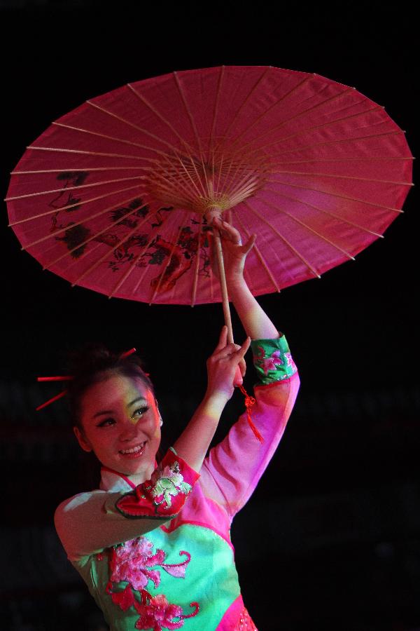 A Chinese dancer performs during the 12th China-Philippines Traditional Cultural Festival and Suzhou Cultural Exhibition at the Rizal Park in Manila, the Philippines, Feb. 23, 2013. The 12th China-Philippines Traditional Cultural Festival and Suzhou Cultural Exhibition opened here on Saturday, one day ahead of the Chinese Lantern Festival. (Xinhua/Rouelle Umali)