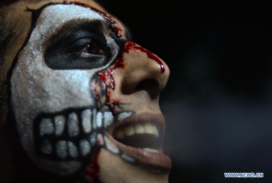 An Israeli takes part in Zombie Walk to celebrate Jewish Purim festival in Tel Aviv, Israel, on Feb. 23, 2013. Purim, one of Judaism's most colorful and popular holidays, was celebrated this year between sunset Saturday, 23 February, and sunset Sunday, 24 February, in most area of Israel. (Xinhua/Yin Dongxun) 