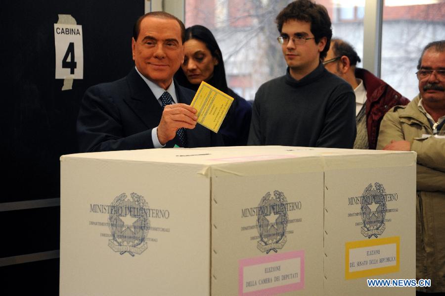 Italian ex-premier and media mogul Silvio Berlusconi (1st L) casts his vote at the polling station in Milan, Italy, Feb. 24, 2013. Italians began voting for a new government Sunday, the outcome of which has had global markets and the country's European partners anxious about for weeks. (Xinhua/Angela Quattrone)