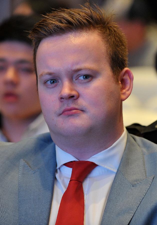 Shaun Murphy attends a news conference for the Haikou World Open snooker tournament in Haikou, south China's Hainan Province, Feb. 24, 2013. (Xinhua/Guo Cheng)