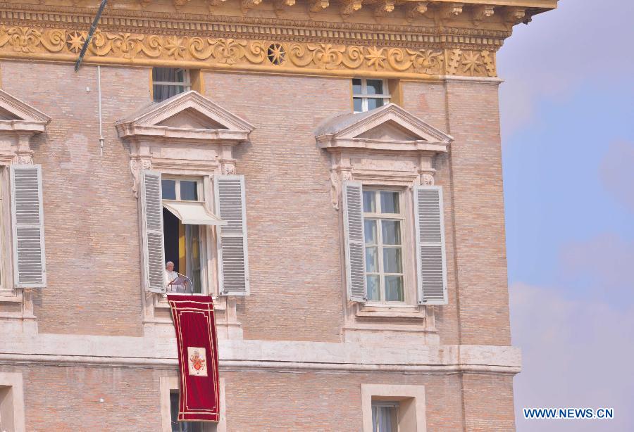 Departing Pope Benedict XVI presides over his final public prayer ceremony on Feb. 24, 2013 in Vatican City, drawing tens of thousands of emotional Catholics, together with tourists from across the world. (Xinhua/Xu Nizhi)