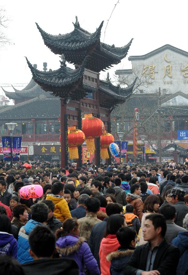 Visitors are seen at the Confucius Temple in Nanjing, capital of east China's Jiangsu Province, Feb. 24, 2013. On the Lantern Festival, tens of thousands of visitors came to the Confucius Temple, a famous tourist destination in Nanjing. (Xinhua/Sun Can)