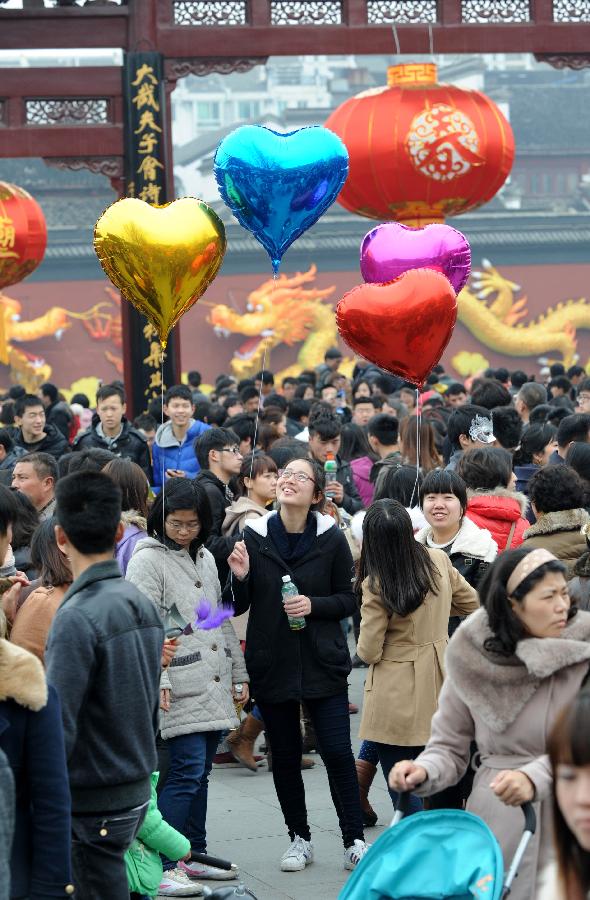 Visitors are seen at the Confucius Temple in Nanjing, capital of east China's Jiangsu Province, Feb. 24, 2013. On the Lantern Festival, tens of thousands of visitors came to the Confucius Temple, a famous tourist destination in Nanjing. (Xinhua/Sun Can)