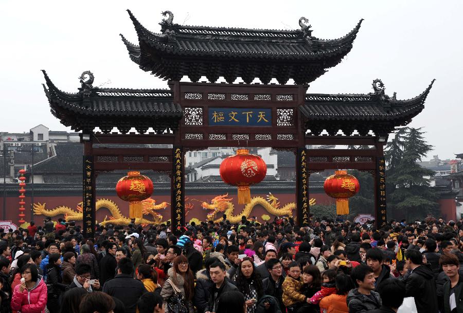 Visitors are seen at the Confucius Temple in Nanjing, capital of east China's Jiangsu Province, Feb. 24, 2013. On the Lantern Festival, tens of thousands of visitors came to the Confucius Temple, a famous tourist destination in Nanjing. (Xinhua/Sun Can)
