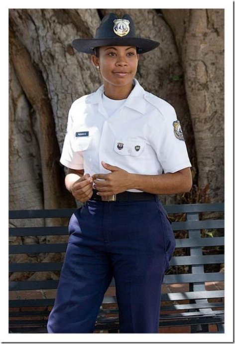 Dominican policewoman(file photo)