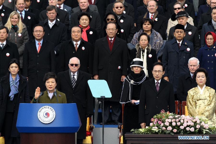 South Korean President Park Geun-Hye takes an oath during her inauguration ceremony in Seoul, South Korea, Feb. 25, 2013. Park Geun-Hye, the daughter of South Korea's late military strongman Park Chung-Hee, was sworn in as the country's first female president on Monday. (Xinhua/Park Jin Hee) 