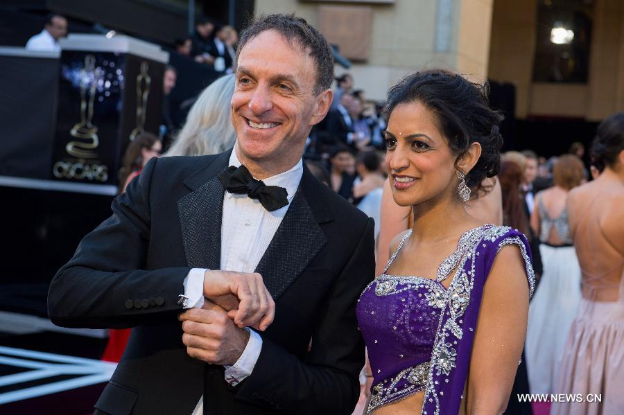 Best Original Song nominee Mychael Danna (L) and his wife Aparna arrive at the Oscars at the Dolby Theatre in Hollywood, California on Feb. 24, 2013.(Xinhua/Matt Brown)