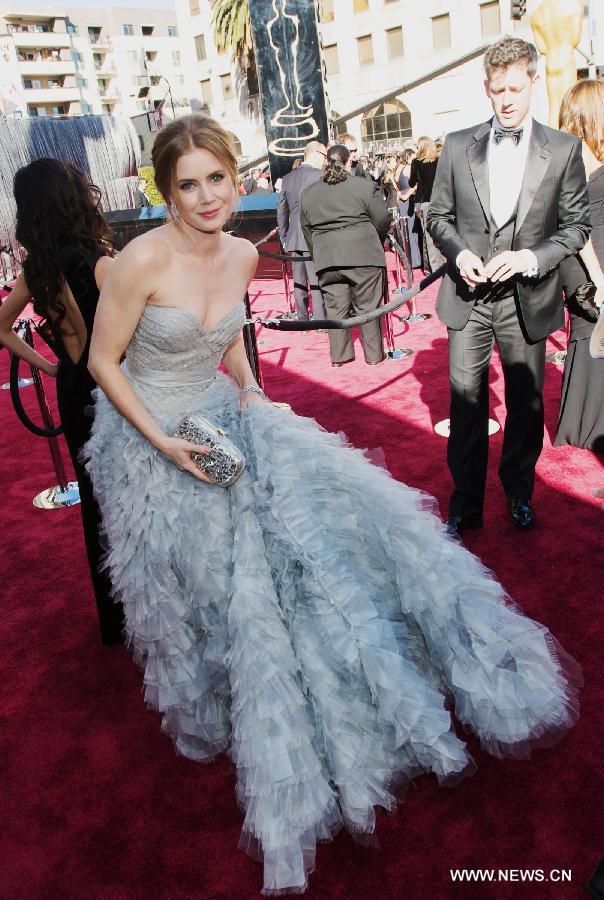 Best Supporting Actress nominee Amy Adams arrives at the Oscars at the Dolby Theatre in Hollywood, California on Feb. 24, 2013.(Xinhua/Matt Brown)