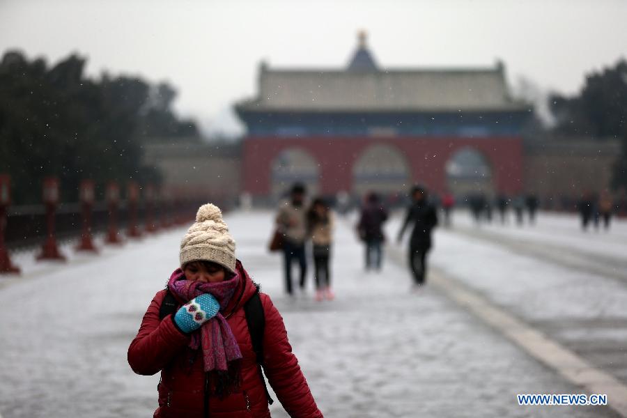 Citizens walk in snow at the Temple of Heaven Park in Beijing, capital of China, Feb. 25, 2013. Beijing received snowfall on Monday. (Xinhua/Jin Liwang) 
