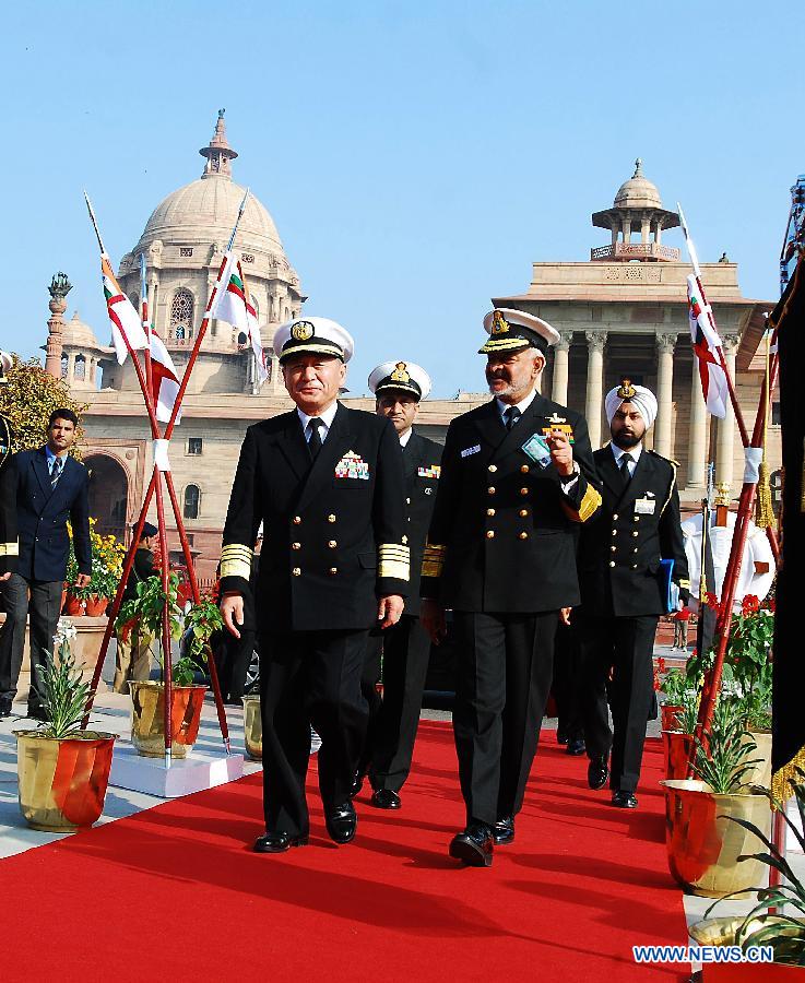 Chief of the Indian Naval Staff Admiral DK Joshi (R, front) walks with his Japanese counterpart Admiral Katsutoshi Kawano (L, front) prior to a meeting at Indian Defence Head Quarters in New Delhi, India, Feb. 25, 2013. (Xinhua/Partha Sarkar) 