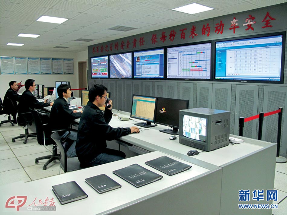 The control and operating room of Beijing-Guangzhou high-speed train.(Photo/Xinhua)