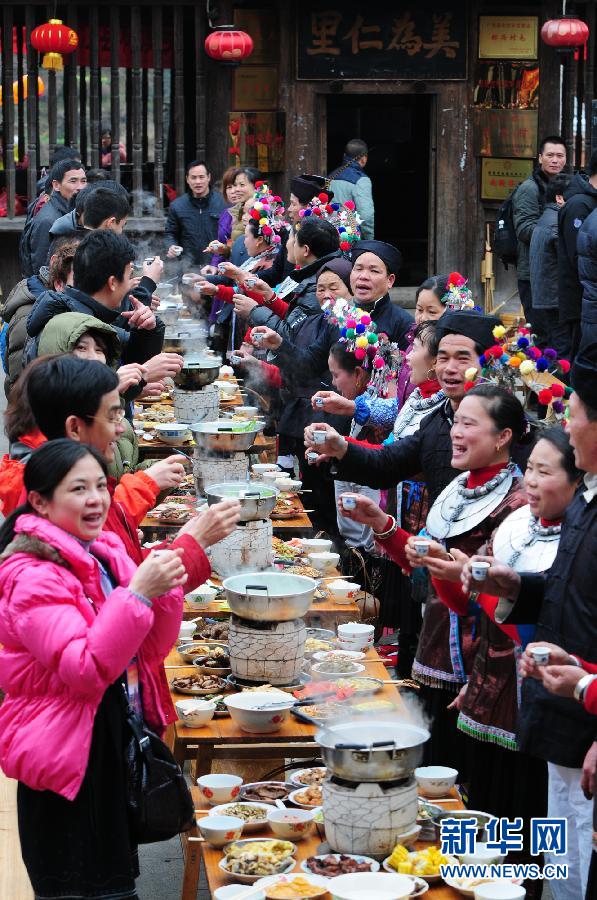 Dong people hold Dong Potluck to celebrate the Spring Festival in Linxi village in Sangjiang Dong autonomous county, Guangxi on Feb. 14, 2013. (Xinhua/Liang Kechuan)