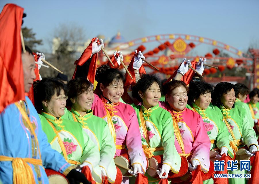 Some old people give drum performance at the opening ceremony of a cultural temple fair in Hohhot, Inner Mongolia, Feb. 15, 2013. (Xinhua/Ren Junchuan) 