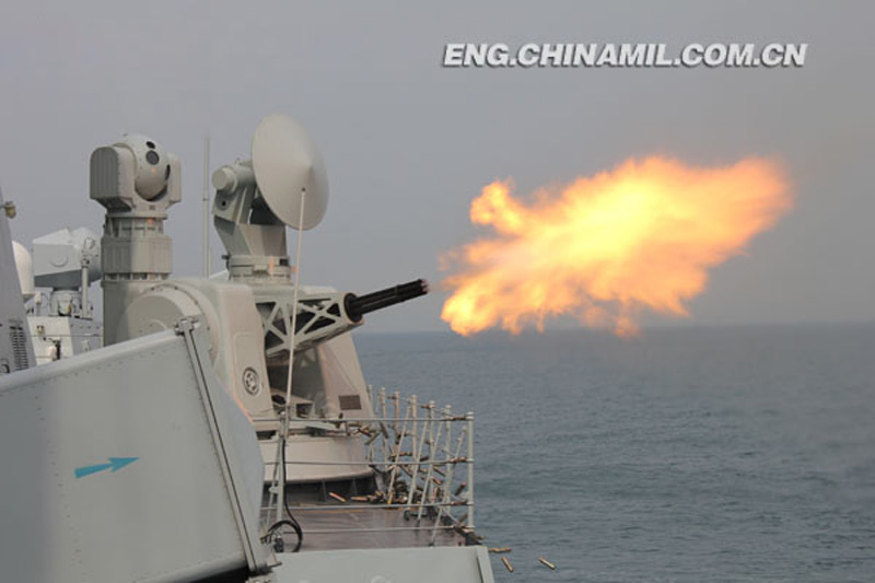 The picture shows that a secondary gun of the "Xuzhou" guided missile frigate conducts anti-aircraft live-ammunition firing practice. (Chinamil.com.cn /Qian Xiaohu and Fang Ting)