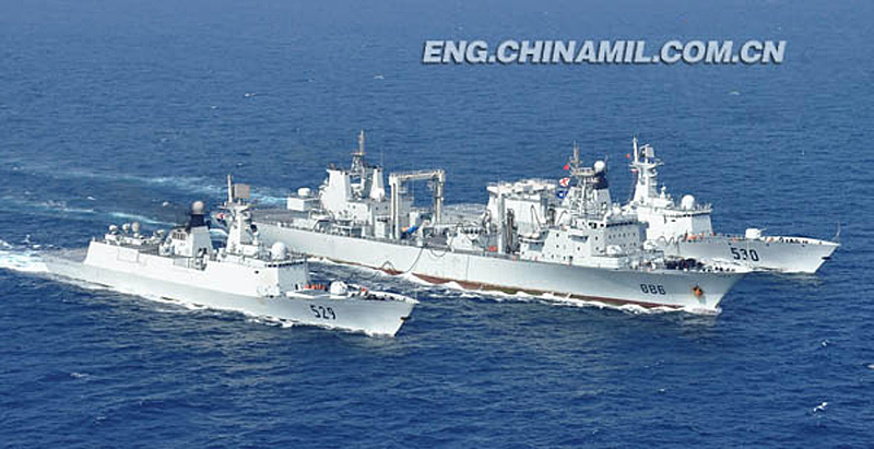 The picture shows a scene of the maritime replenishment of the taskforce. (Chinamil.com.cn /Qian Xiaohu and Fang Ting)