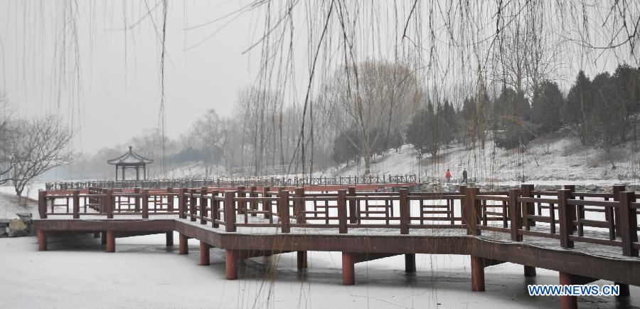 Photo taken on Feb. 25, 2013 shows the snow scenery at the Summer Palace in Beijing, capital of China. The city of Beijing embraced a light snow fall on Monday. (Xinhua/Li Xin)