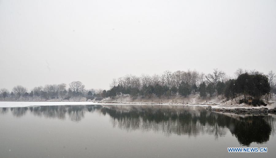 Photo taken on Feb. 25, 2013 shows the snow scenery at the Summer Palace in Beijing, capital of China. The city of Beijing embraced a light snow fall on Monday. (Xinhua/Li Xin)