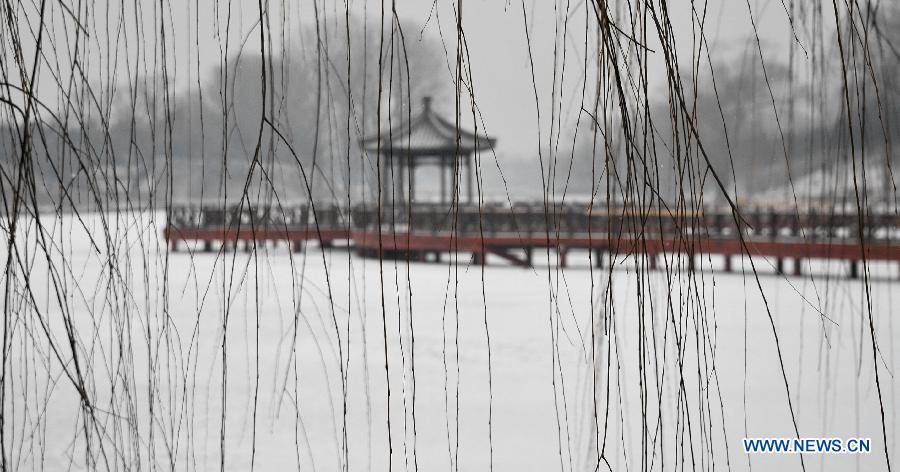 Photo taken on Feb. 25, 2013 shows the snow scenery at the Summer Palace in Beijing, capital of China. The city of Beijing embraced a light snow fall on Monday. (Xinhua/Li Xin)