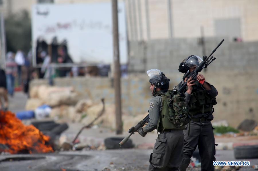 Israeli soldiers take position during clashes with Palestinian protesters outside Ofer prison near the West Bank city of Ramallah on Feb. 25, 2013. (Xinhua/Fadi Arouri) 