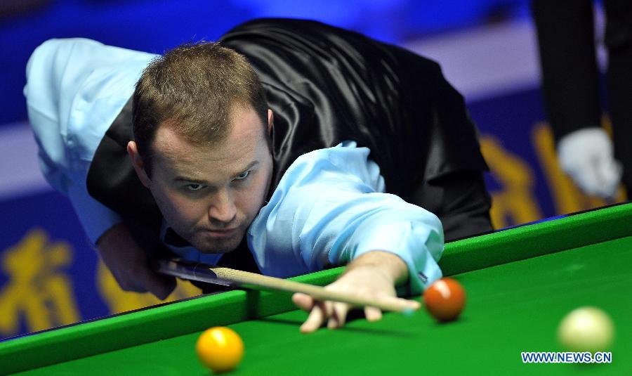 Mark Joyce of England competes during the wild card round match against Noppon Saengkham of Thailand at the Haikou World Open snooker tournament in Haikou, capital of south China's Hainan Province, Feb. 25, 2013. Joyce won 5-4. (Xinhua/Guo Cheng)