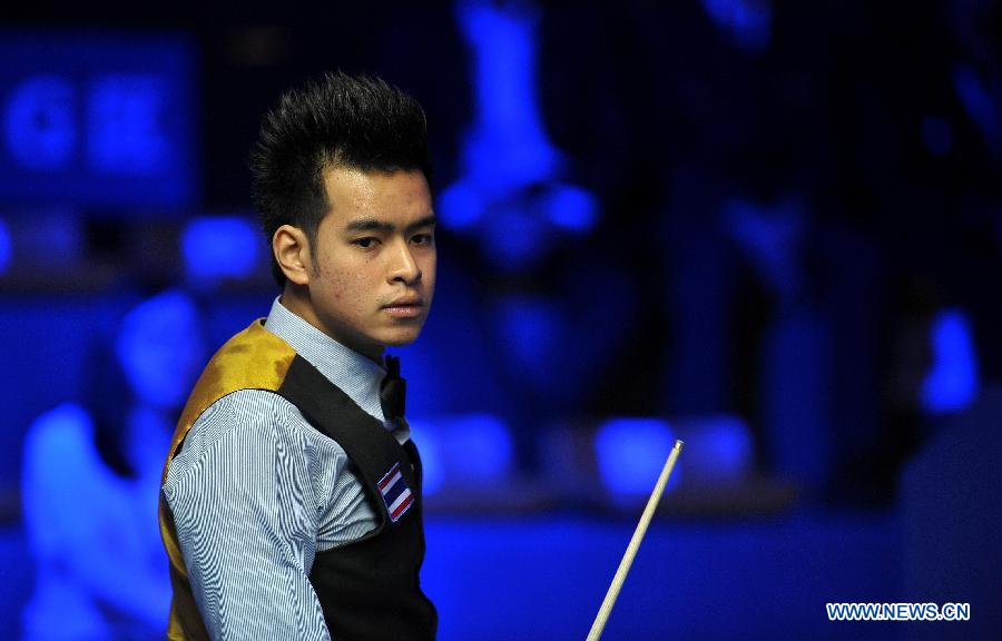 Noppon Saengkham of Thailand reacts during the wild card round match against Mark Joyce of England at the Haikou World Open snooker tournament in Haikou, capital of south China's Hainan Province, Feb. 25, 2013. Joyce won 5-4. (Xinhua/Guo Cheng)