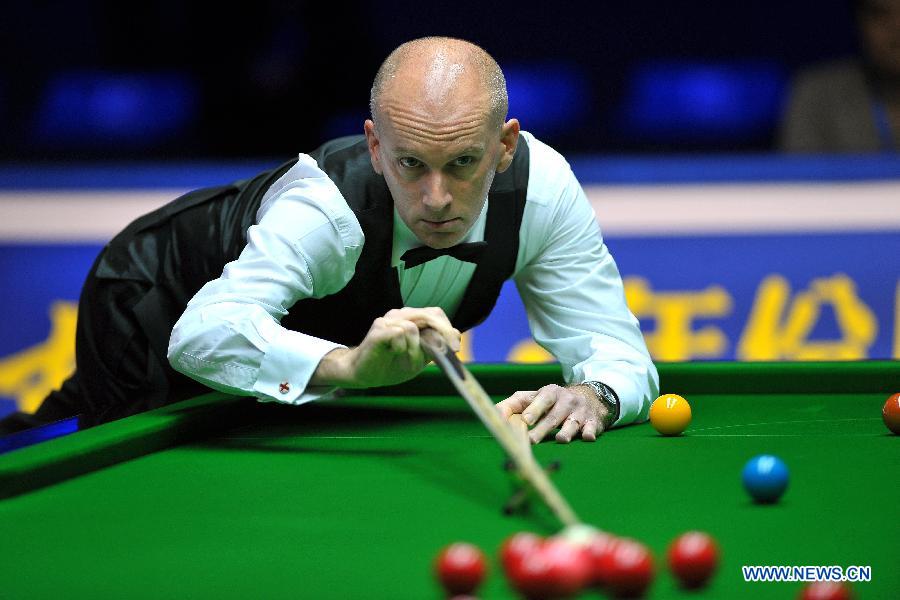 Peter Ebdon of England competes during the first round match against Ricky Walden of England at the Haikou World Open snooker tournament in Haikou, capital of south China's Hainan Province, Feb. 25, 2013. Walden won 5-2. (Xinhua/Guo Cheng)