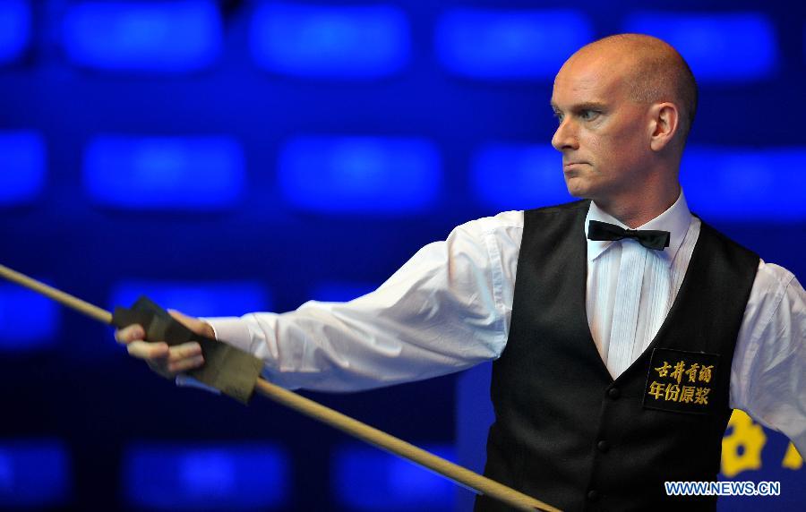 Peter Ebdon of England reacts during the first round match against Ricky Walden of England at the Haikou World Open snooker tournament in Haikou, capital of south China's Hainan Province, Feb. 25, 2013. Walden won 5-2. (Xinhua/Guo Cheng)