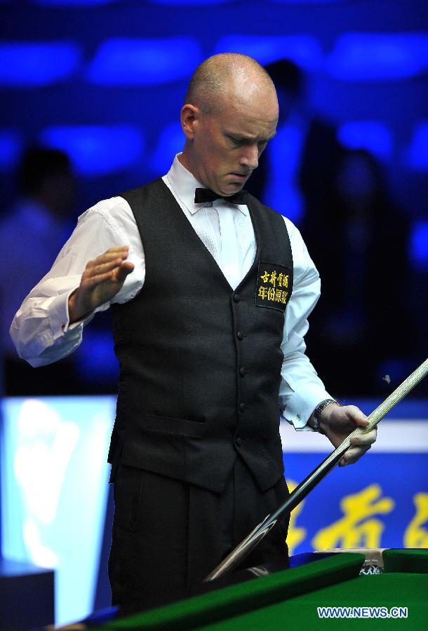 Peter Ebdon of England reacts during the first round match against Ricky Walden of England at the Haikou World Open snooker tournament in Haikou, capital of south China's Hainan Province, Feb. 25, 2013. Walden won 5-2. (Xinhua/Guo Cheng)