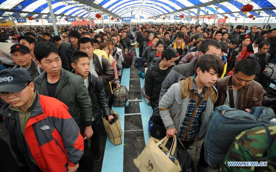 Passengers wait for their trains at a temporary waiting hall of the railway station in Chengdu, capital of southwest China's Sichuan Province, Feb. 26, 2013. Chengdu rail station saw a new round travel peak as migrant workers and college students left Chengdu after the annual Spring Festival holidays. (Xinhua/Xue Yubin) 