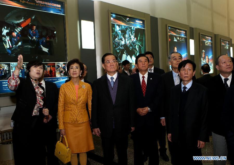 Visiting Honorary Chairman of the Kuomintang Lien Chan (front, 3rd L) and his delegation visit a space center in Beijing, capital of China, Feb. 27, 2013. Lien Chan visited a Beijing-based space center on Wednesday. (Xinhua/Jin Liwang)