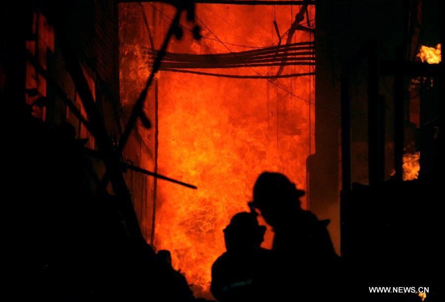 Members of Fire Department work to extinguish a fire in the Merced's Market, in Mexico City, capital of Mexico, on Feb. 27, 2013. The fire that broke out this morning in the Merced's Market was already controlled by the Fire Department with no victims being registered, official sources said. (Xinhua/Angel Vargas) 