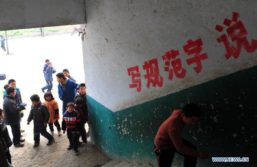 Photo taken on Feb. 27, 2013 shows the scene of a stampede accident at the Qinji Elementary School in Xueji County of Xiangyang, central China's Hubei Province. Four students were killed in a stampede accident here on Wednesday morning. Relevant departments of Xiangyang have rushed to the scene to carry out rescue efforts, and the injured have been sent to hospital for treatment. The cause of the accident is under investigation. (Xinhua/Xiao Yijiu)