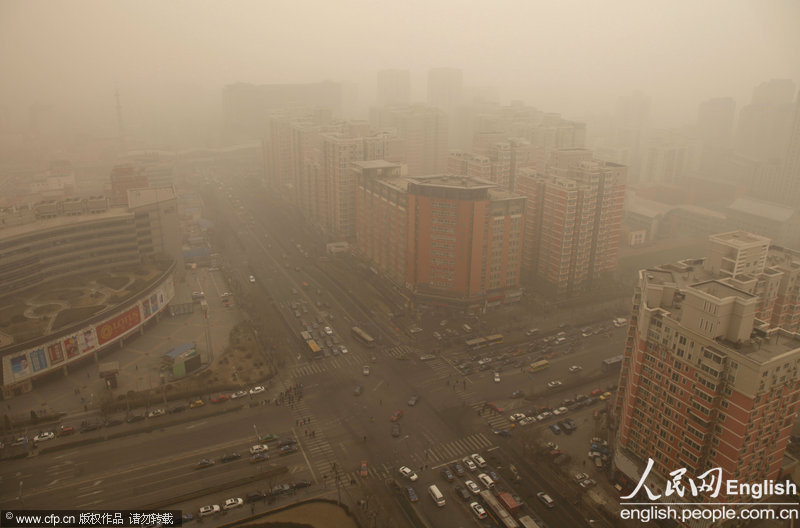 Sand and dust cover the sky of Beijing, Feb. 28, 2013. Sand and haze hit Beijing in a row from Wednesday, causing serious air pollution and poor visibility. The Meteorological Bureau of Beijing issued blue alert for strong gale and yellow alert for haze yesterday. (Photo/CFP)