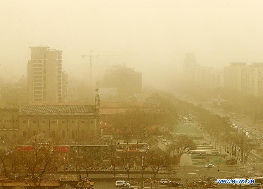 Photo taken on Feb. 28, 2013 shows the fog-shrouded Xuanwumen Church and its surroundings in downtown Beijing, capital of China. Beijing was hit by heavy fog on Thursday morning. The fog led to reduced visibility and degenerated air quality. The city also issued high wind and haze alerts on the same day. (Xinhua/Chen Jianli) 