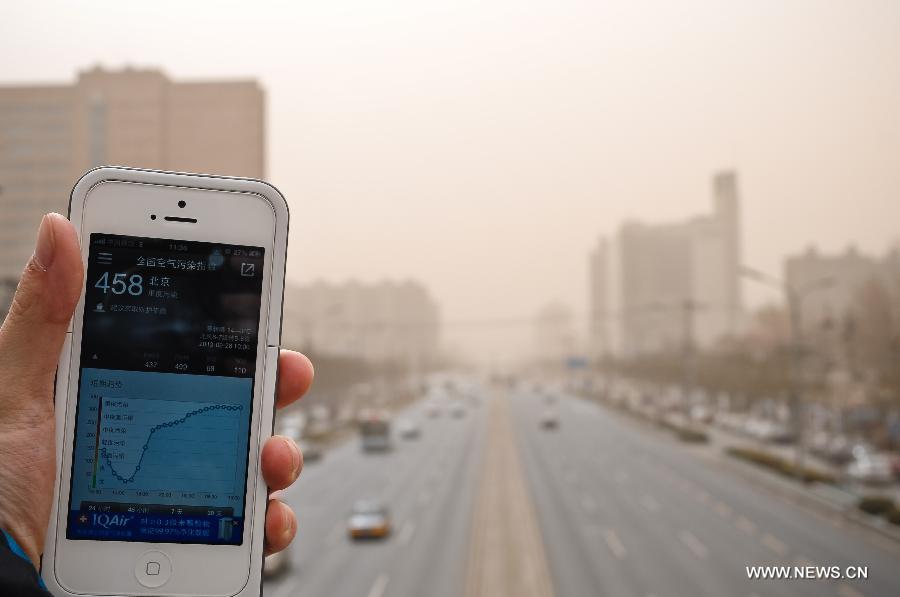 A software on a cell phone shows heavy air pollution in Beijing, capital of China, at 10 a.m. on Feb. 28, 2013. A cold front blew away fog and smog which hit Beijing on Feb. 28 morning, but brought dust and sand from Mongolia and north China's Inner Mongolia Autonomous Region. (Xinhua/Zhang Cheng)