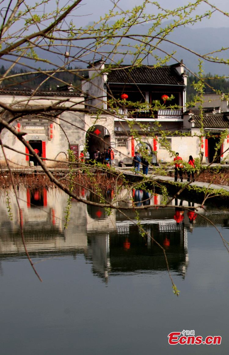 Photo taken on February 28 shows the beautiful scenery of Hongcun Village in East China's Anhui Province. Located in southwestern foot of Mountain Huangshan, the village was listed as a UNESCO world heritage site in 2000. (Photo: CNS / Fangye Guangde)