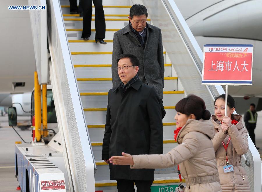 Deputies to the 12th National People's Congress (NPC) from east China's Shanghai Municipality arrive in Beijing, capital of China, March 2, 2013. The first session of the 12th NPC is scheduled to open in Beijing on March 5. (Xinhua/Pang Xinglei)