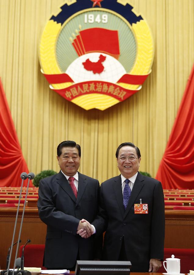 Jia Qinglin (L) shakes hands with Yu Zhengsheng during the preparatory meeting for the first session of the 12th National Committee of the Chinese People's Political Consultative Conference (CPPCC) at the Great Hall of the People in Beijing, capital of China, March 2, 2013. (Xinhua/Ju Peng)