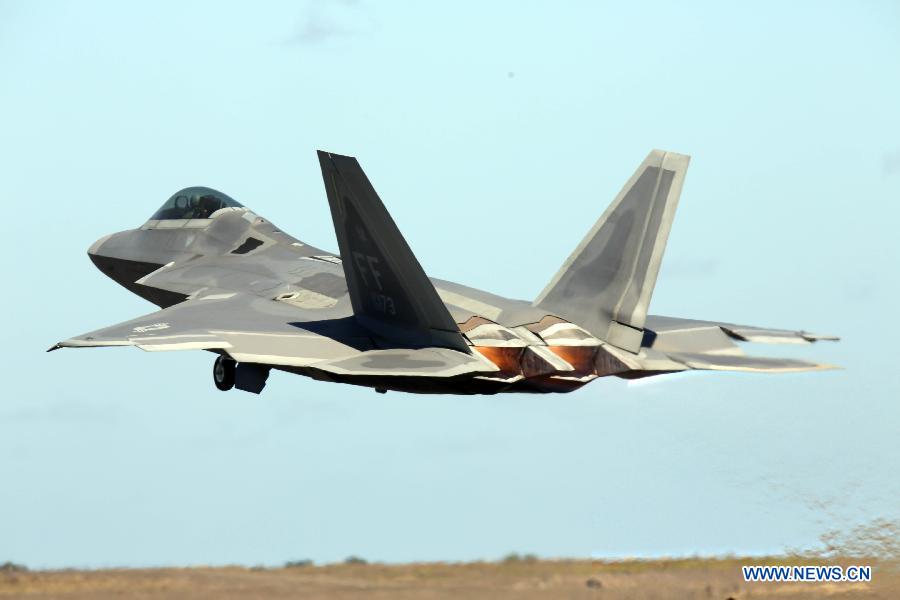 A U.S. Air Force F-22A Raptor takes off to perform during the Australian International Airshow in Melbourne on March 2, 2013. (Xinhua/Xu Yanyan) 