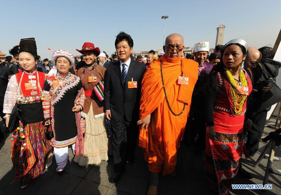 Members of the 12th National Committee of the Chinese People's Political Consultative Conference (CPPCC) arrive at the Tian'anmen Square in Beijing, capital of China, March 3, 2013. The first session of the 12th CPPCC National Committee is to open on March 3. (Xinhua/Yang Zongyou)