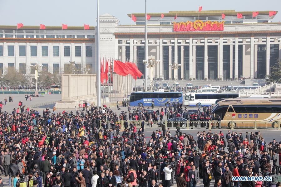 Members of the 12th National Committee of the Chinese People's Political Consultative Conference (CPPCC) arrive at the Tian'anmen Square in Beijing, capital of China, March 3, 2013. The first session of the 12th CPPCC National Committee is to open on March 3. (Xinhua/Li Gang)