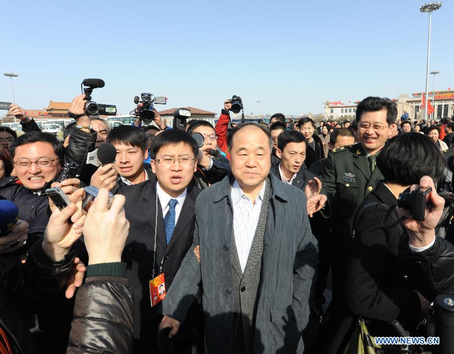 Mo Yan (C), a member of the 12th National Committee of the Chinese People's Political Consultative Conference (CPPCC), arrives at the Tian'anmen Square in Beijing, capital of China, March 3, 2013. The first session of the 12th CPPCC National Committee is to open on March 3. (Xinhua/Yang Zongyou)
