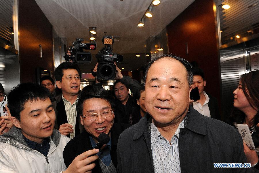 The 2012 Nobel laureate Mo Yan, a member of the 12th National Committee of the Chinese People's Political Consultative Conference (CPPCC), is chased by journalists while leaving the hotel in Beijing, capital of China, March 3, 2013. The first session of the 12th CPPCC National Committee is to open on March 3. (Xinhua/He Junchang)