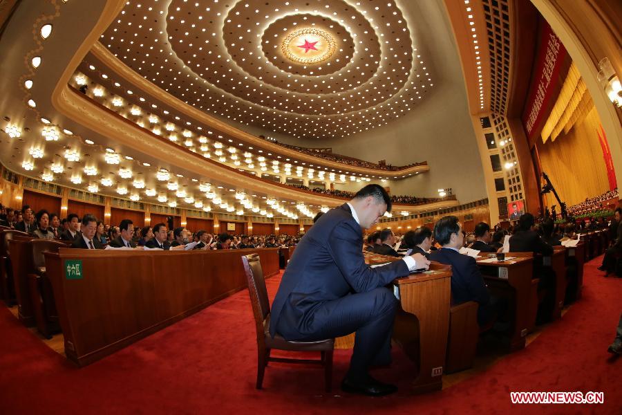 Yao Ming (C), a member of the 12th National Committee of the Chinese People's Political Consultative Conference (CPPCC), attends the opening meeting of the first session the 12th CPPCC National Committee at the Great Hall of the People in Beijing, capital of China, March 3, 2013. The first session of the 12th CPPCC National Committee opened in Beijing on March 3. (Xinhua/Li Gang) 