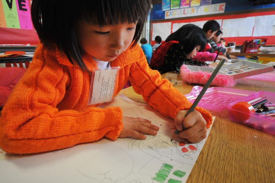 A student takes part in the drawing competition of the 9th Chinese Language Bridge Cup Contest in San Francisco, the United States, Mar. 3, 2013. Held by the Confucius Institute of San Francisco State University and San Francisco's Unified School District, the contest kicked off on Saturday with the participation of some 1,400 student. (Xinhua/Liu Yilin) 