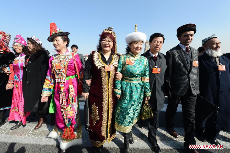 Members of the 12th National Committee of the Chinese People's Political Consultative Conference (CPPCC) walk to the Great Hall of the People in Beijing, capital of China, March 3, 2013. The first session of the 12th CPPCC National Committee opened in Beijing on March 3. (Xinhua/Qin Qing)