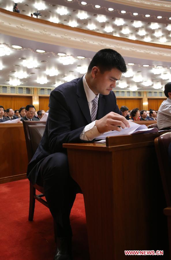 Yao Ming (C), a member of the 12th National Committee of the Chinese People's Political Consultative Conference (CPPCC), attends the opening meeting of the first session the 12th CPPCC National Committee at the Great Hall of the People in Beijing, capital of China, March 3, 2013. The first session of the 12th CPPCC National Committee opened in Beijing on March 3. (Xinhua/Liu Weibing)