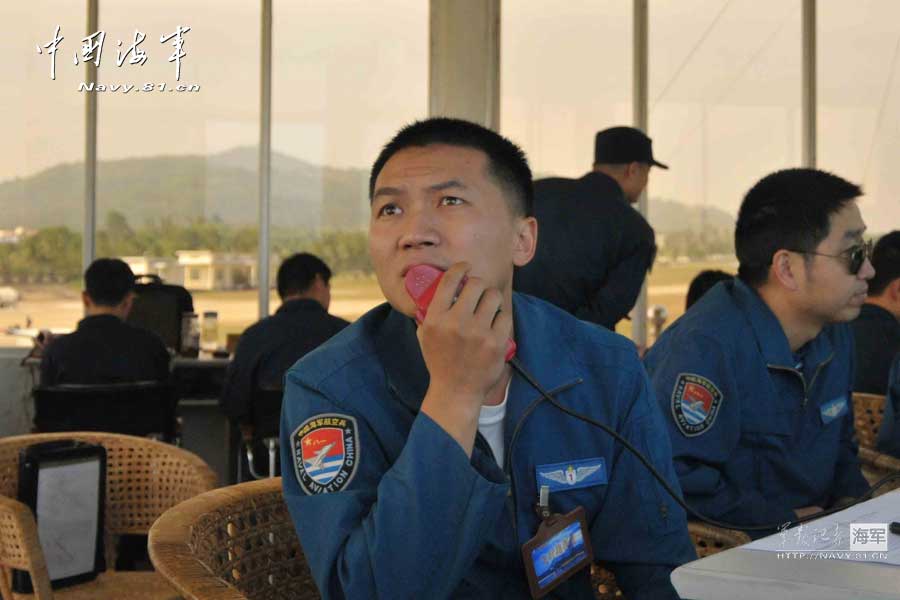 An aviation regiment under the South Sea Fleet of the Navy of the Chinese People's Liberation Army (PLA) conducts flight training and completes the flight training subjects under the background of actual combat. (navy.81.cn/Wanf Peng, Kou Yongqiang)  