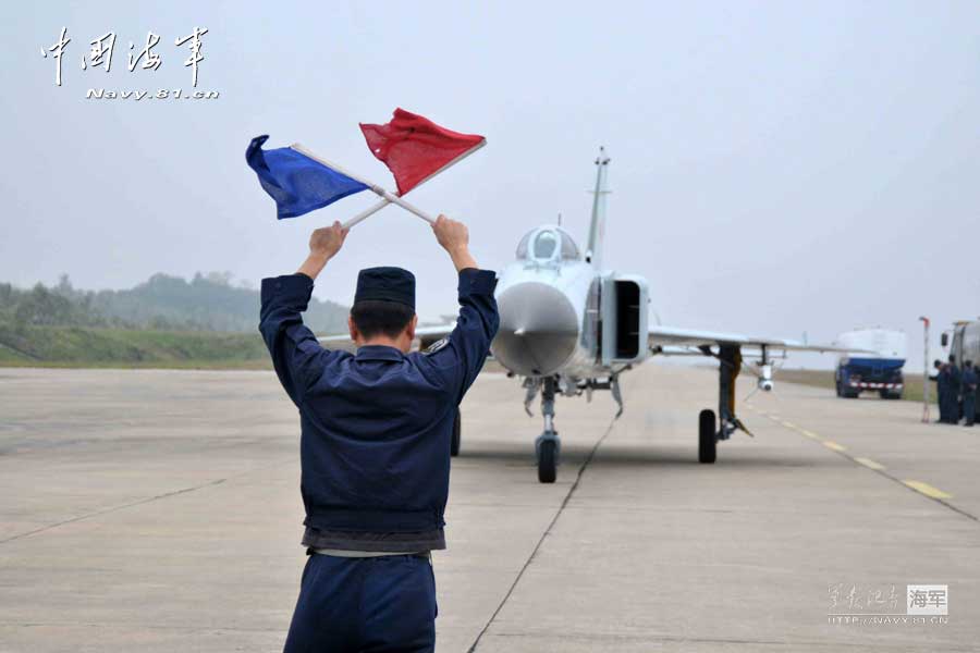 An aviation regiment under the South Sea Fleet of the Navy of the Chinese People's Liberation Army (PLA) conducts flight training and completes the flight training subjects under the background of actual combat. (navy.81.cn/Wanf Peng, Kou Yongqiang)  